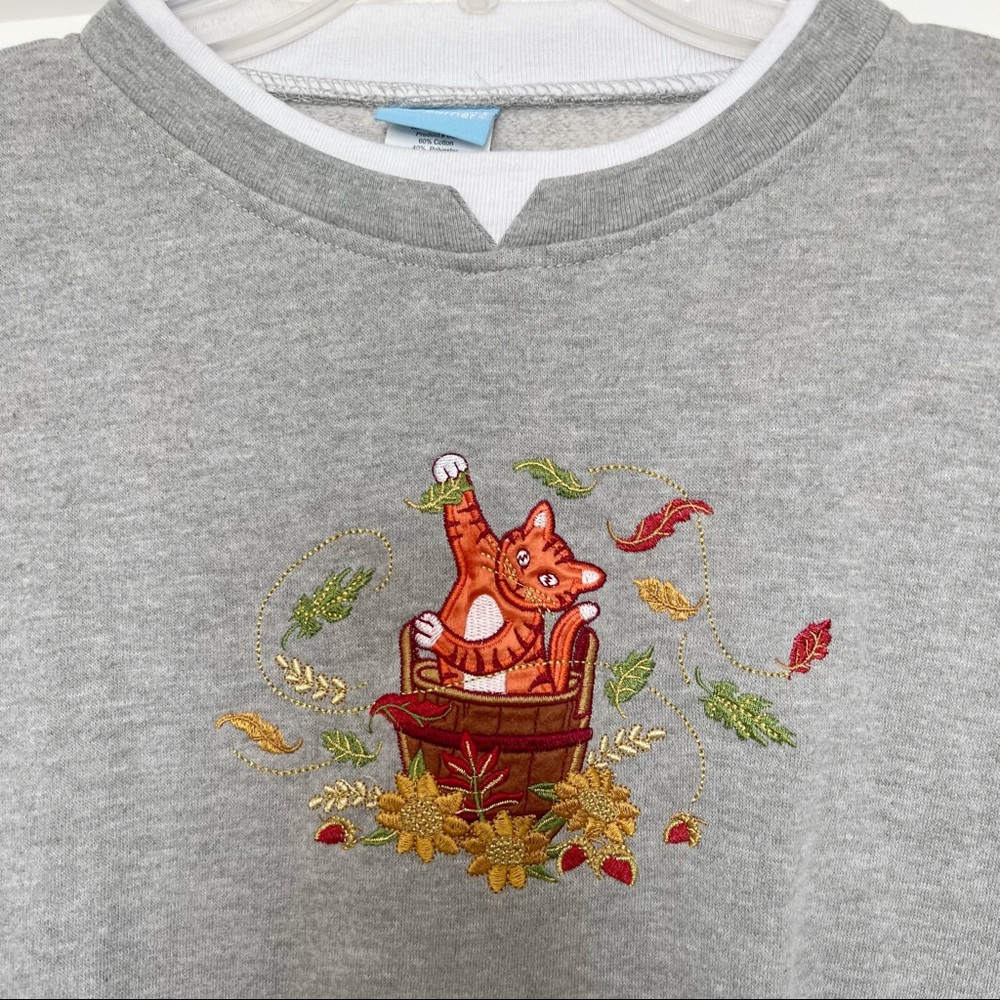 Vintage - Embroidered Fall Kitty Crewneck